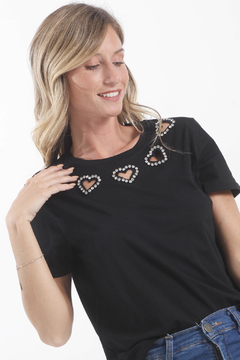 Remera Corazones Calados Con Piedras VT732 - comprar online