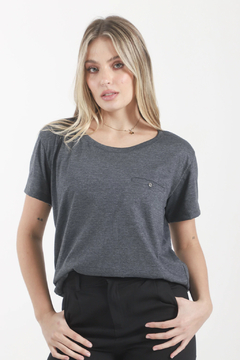 Remera Bolsillo y Boton JAZMIN - comprar online