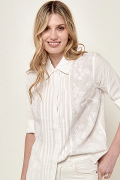 Camisa Bordada Con Tablitas VTK 4089