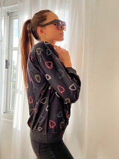 BUZO ENGOMADO CORAZONES CRESPO NEGRO - comprar online
