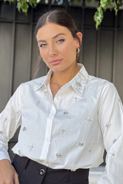 Camisa Poplin Con Canutillos Y Piedras VTK4106