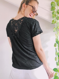 REMERA CON APLIQUE DUMAS - comprar online