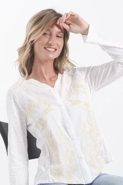Remera Tipo Camisa Con Bordado VT 70008