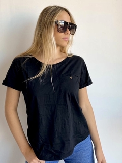 Remera Bolsillo y Boton JAZMIN - Indiana