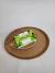 Conjunto Prato oval castanho com saboneteira Folha duna + Presente - comprar online