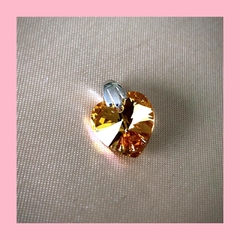 Dije corazon de cristal dorado