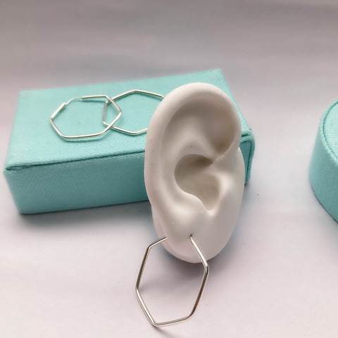 Brinco Argola Fio Tubular em Formato Hexagonal Grande - Prata 925