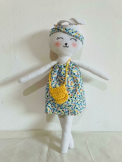 Conejita de tela artesanal - comprar online