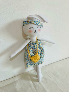 Conejita de tela artesanal