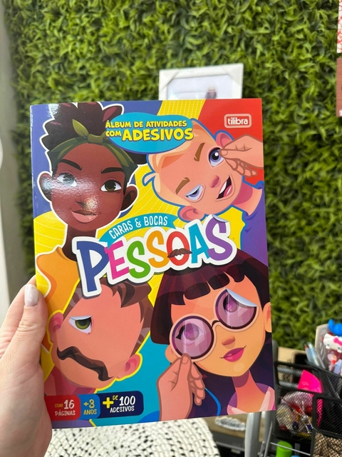 Livro Adesivos Pessoas - comprar online