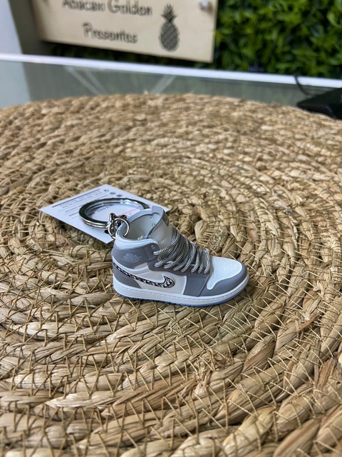Chaveiro Tenis Cinza ( Jordan)
