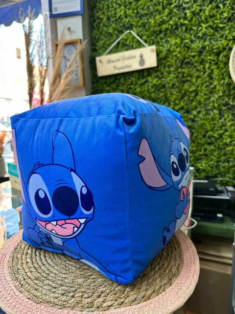 Almofada Cubo Stitch