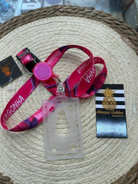 Crachá Divertidamente Vergonha - comprar online