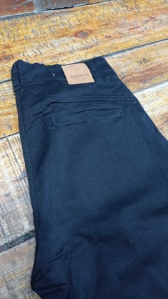 Pantalon Chino Bento Negro Skinny en internet