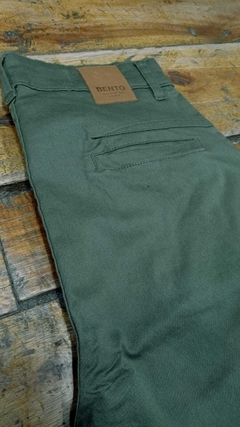 Imagen de Pantalon Chino Bento Verde Tobillero