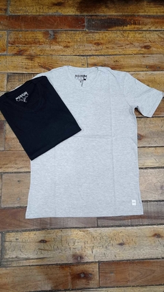 Remera Lisa Cuello V El Don Gris