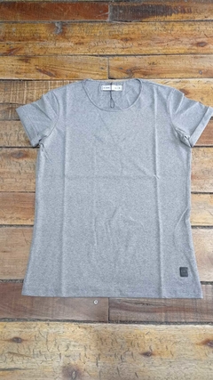 Remera Cuello Ancho El Don Gris - comprar online