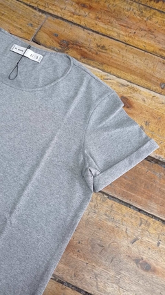 Remera Cuello Ancho El Don Gris - Giocatore
