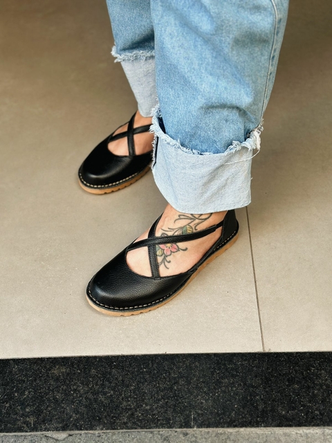 Sapatilha em Couro Cor Preta - Carmelita - comprar online