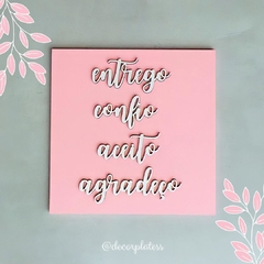 Placa | "Entrego, confio, aceito e agradeço."
