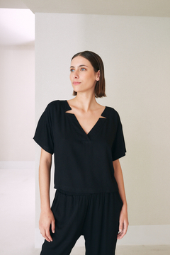 BLUSA CLARA NEGRA