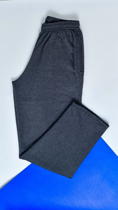 Jogging Frisa Recto C/Cierre Bolsillo. Color: Negro. Marca: Chicolo - comprar online