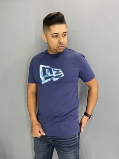 Camiseta New Era Regular Flag Marinho