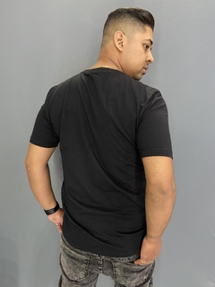 Camiseta New Era Core Branded Craquelado - loja online