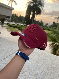 Boné New Era Destroyed Vermelho Bordô