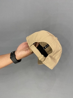 Boné 9TWENTY All Core Bege com dourado - comprar online