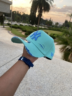 Boné New Era Destroyed Azul Com Verde