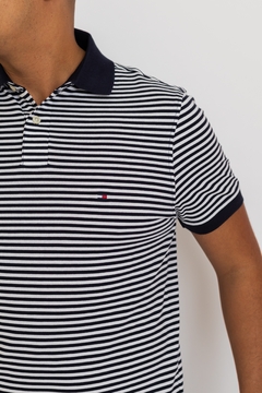 Polo Tommy Hilfiger Listrada Regular Fit Preto e Branco - comprar online