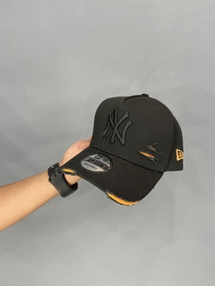 Boné New Era Yankees Rasgado Ajustável