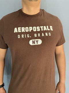 Camiseta Aeropostale Bordado Original Brand NY Marrom - comprar online