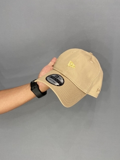 Boné 9TWENTY All Core Bege com dourado