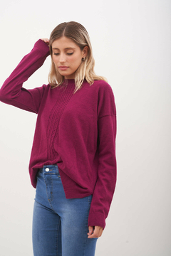 Sweater de bremer,con guarda central tejida en cadena, y tajos laterales. en internet