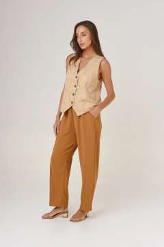 Pantalón de crepe cey , con alforza y bolsillo. en internet