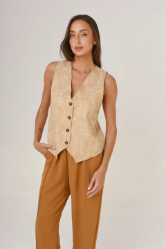 Chaleco sastrero, de lino , con estampa en relieve simil bordado. en internet