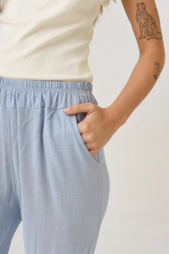 Pantalón de lino, tiro alto, con elástico en cintura y con bolsillo. - Proverbio