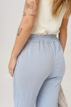 Pantalón de lino, tiro alto, con elástico en cintura y con bolsillo. - tienda online