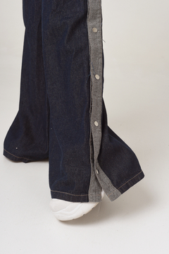 Maxi palazzo de jean combinado y guarda de broches . - Proverbio