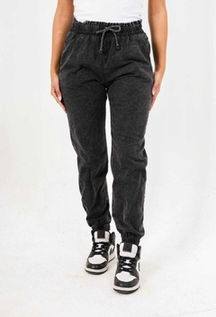 Jogger de jean, con elástico en cintura. - comprar online