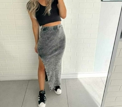 Falda/ pollera de morley nevado, asimétrica con tajo lateral.