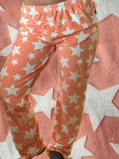 Pantalón pijama de plush. Estampas variadas.