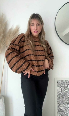Sweater tejido, con detalle panal.