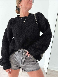 Sweater tejido, con detalle calado en mangas. en internet
