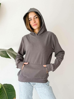 Buzo de dralon, con capucha y bolsillos. - comprar online