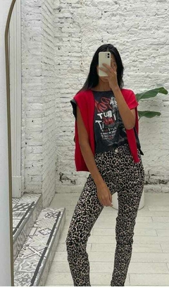 Pantalón de gabardina, animal print , cintura alta.