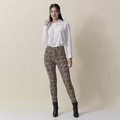Pantalón de gabardina, animal print , cintura alta. - Proverbio