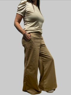 Imagen de Panatalón wide leg de gabardina , con elástico en cintura.